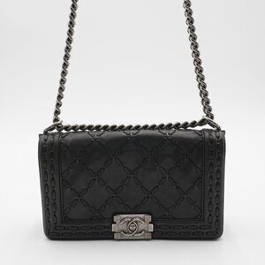 CHANEL Pairs-Dallas Stitched Caviar Leather Boy Bag (Limited Edition)